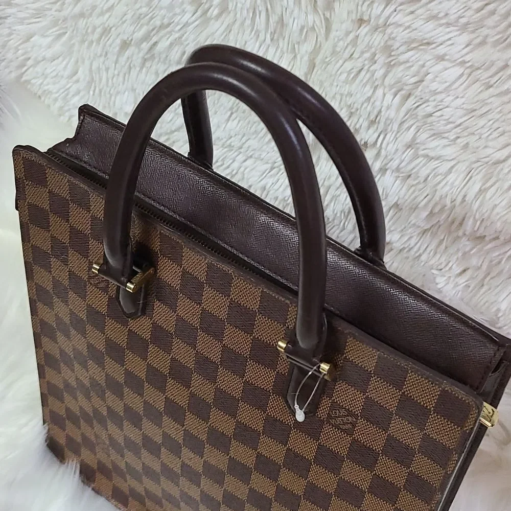💯 Authentic Louis Vuitton DE Handbag 🍀